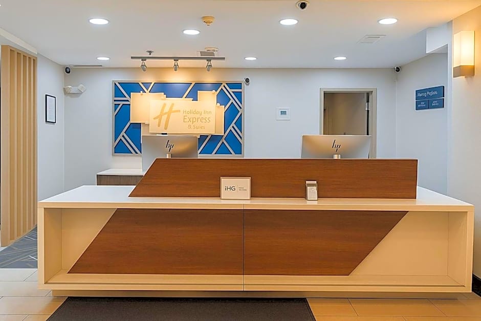 Holiday Inn Express Hotel And Suites Alliance By IHG