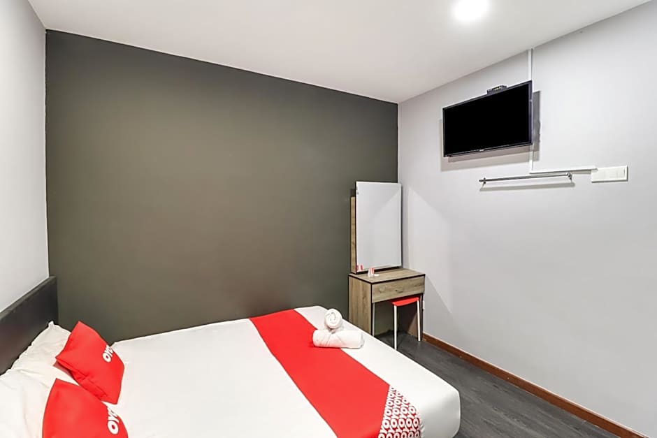 OYO 89381 Moonnight Hotel