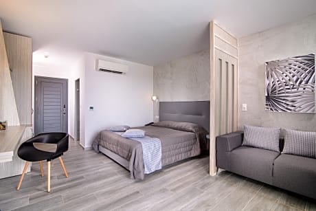 Deluxe Family	Room