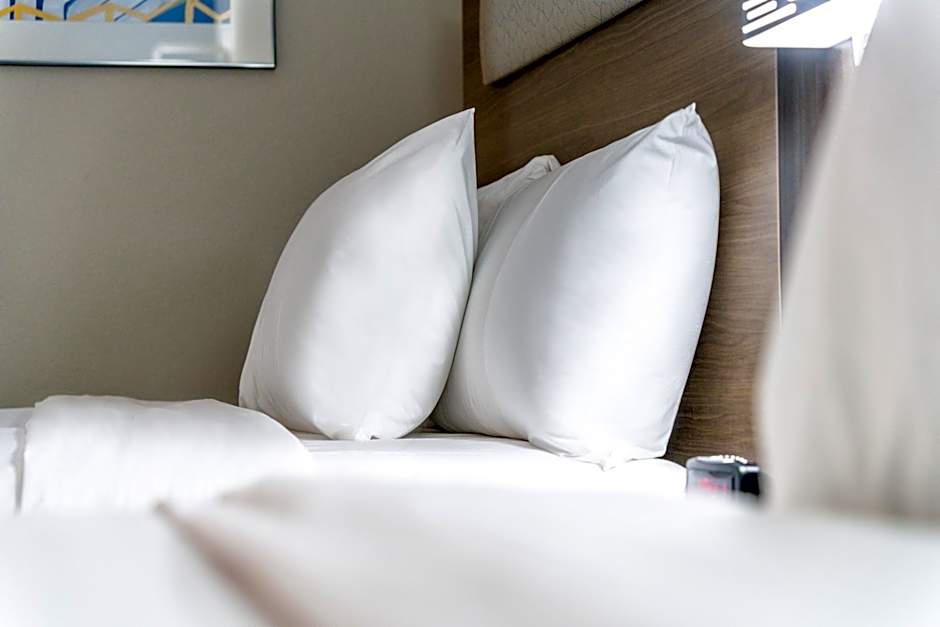 Holiday Inn Express & Suites Phoenix - Mesa West By IHG