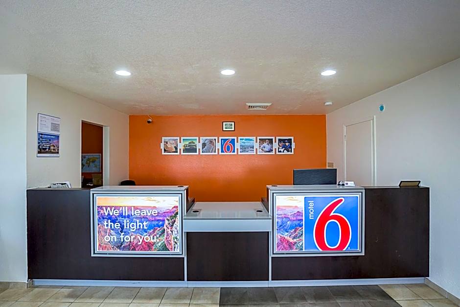 Motel 6-Madisonville, TX