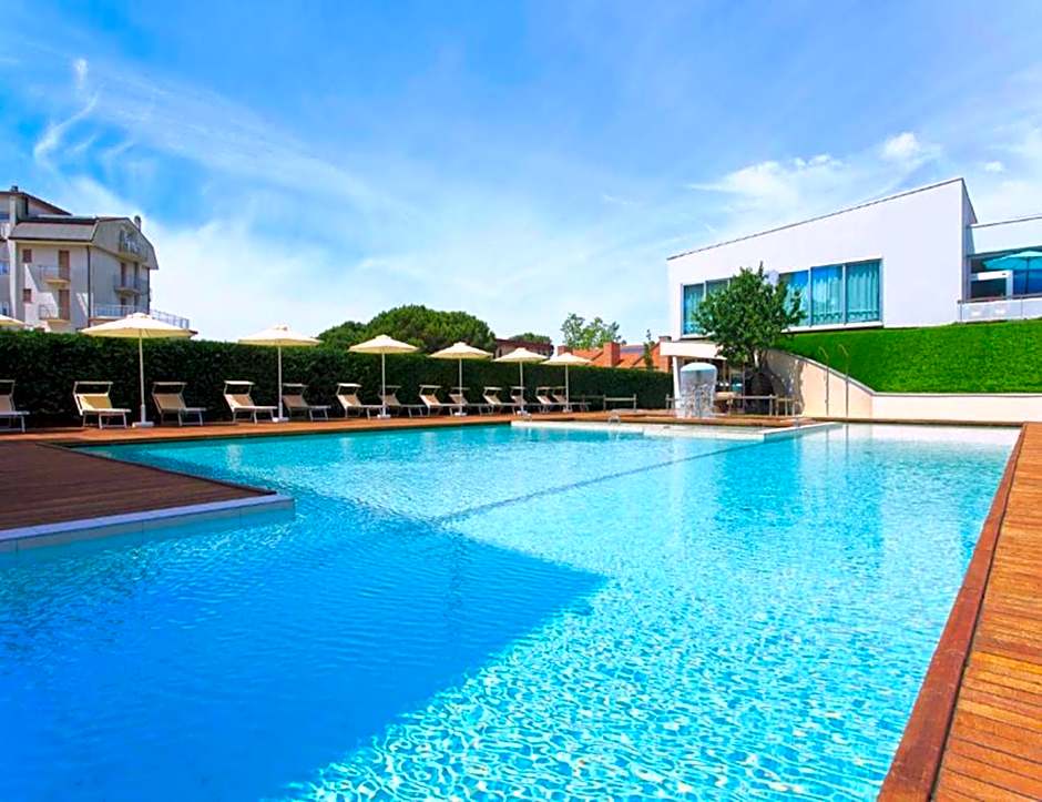 Domino Suite Hotel & Residence
