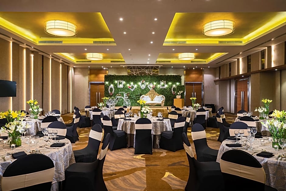 Renaissance by Marriott Ahmedabad Hotel