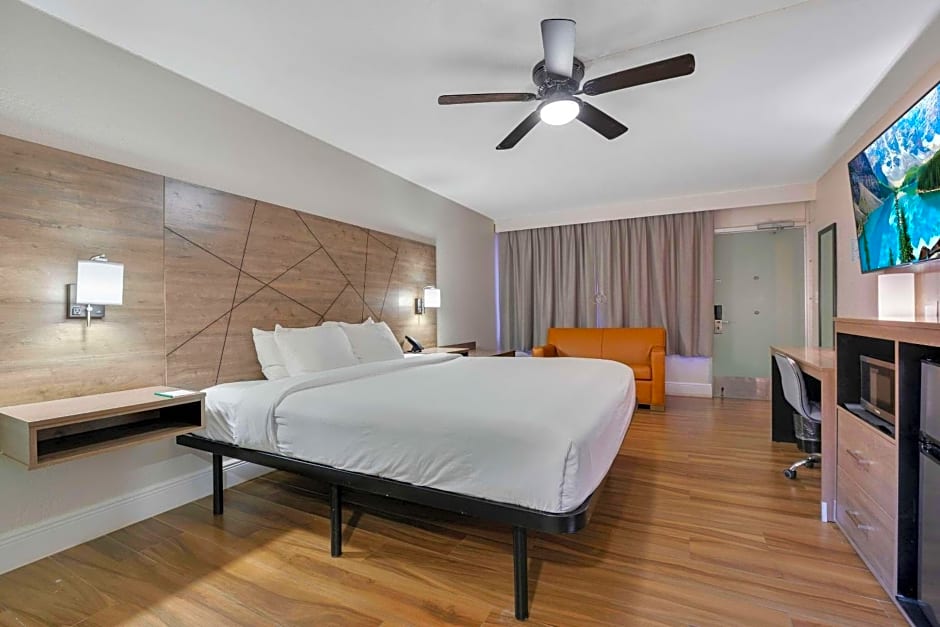Quality Inn & Suites Airport/Cruise Port Hollywood