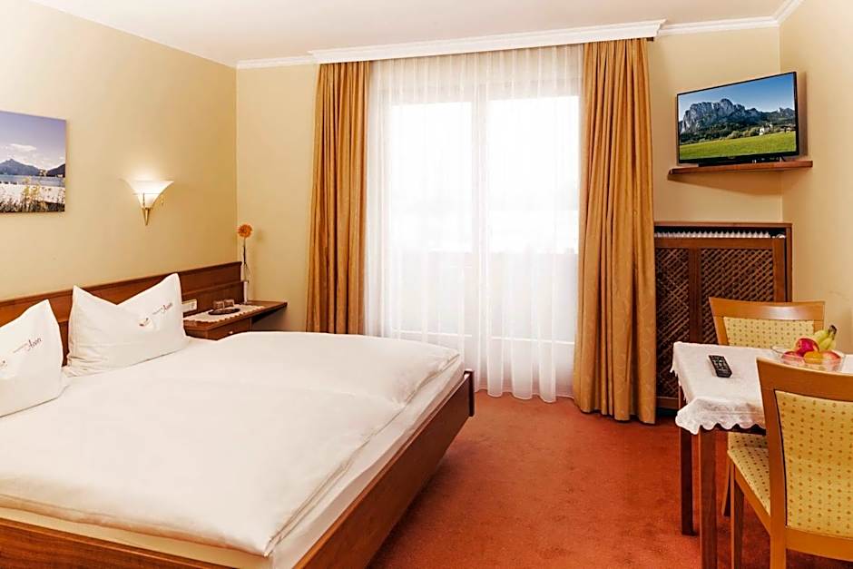 Photo 1 of 4 of Double Room
