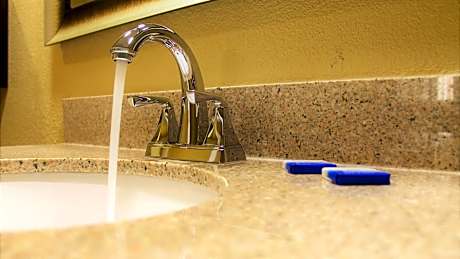 1 King Bed, High Speed Internet Access, Smoking Room, Microwave, Coffee Maker, Full Breakfast