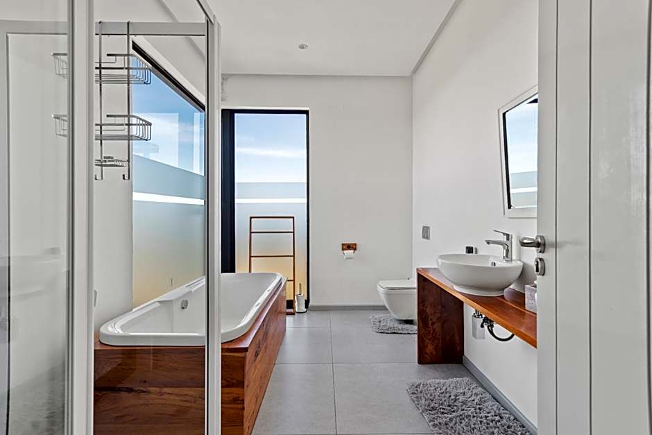 Romansbaai Moksha on the Sea