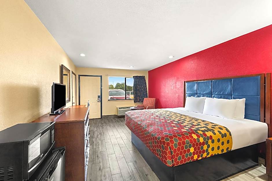 Photo 1 of 5 of 1 King Bed, Accessible, Nonsmoking