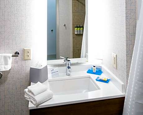 Queen Room with Two Queen Beds - Disability Access with Bath Tub