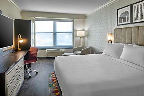 Standard King Room with Mobility Accessible Tub