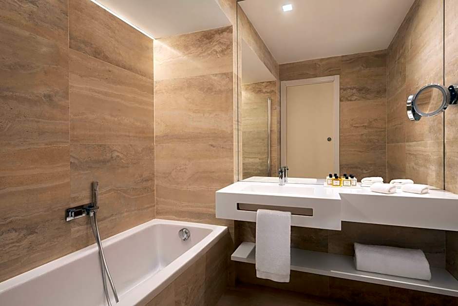 Sina Bernini Bristol, Autograph Collection