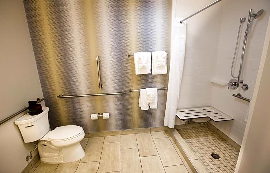 Holiday Inn Express & Suites Greenwood North By IHG