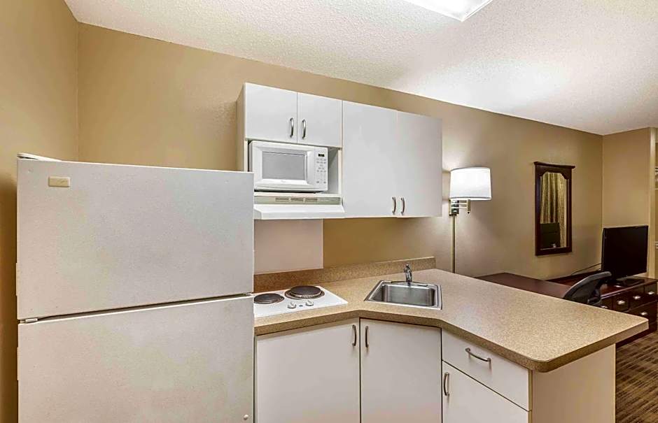 Extended Stay America Select Suites - Milwaukee - Wauwatosa