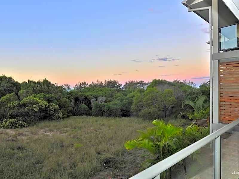 Beach Karma - Three-Bedroom Beachside Escape with Heated Communal Pool in Agnes Water