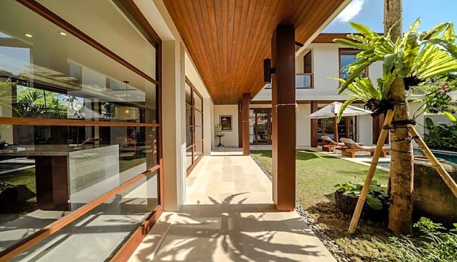 Elegant 5 Bedrooms private luxury villa in Canggu