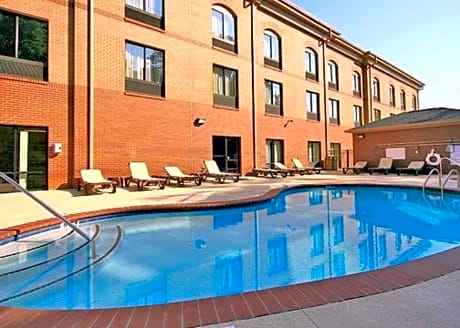 Comfort Suites At WestGate Mall
