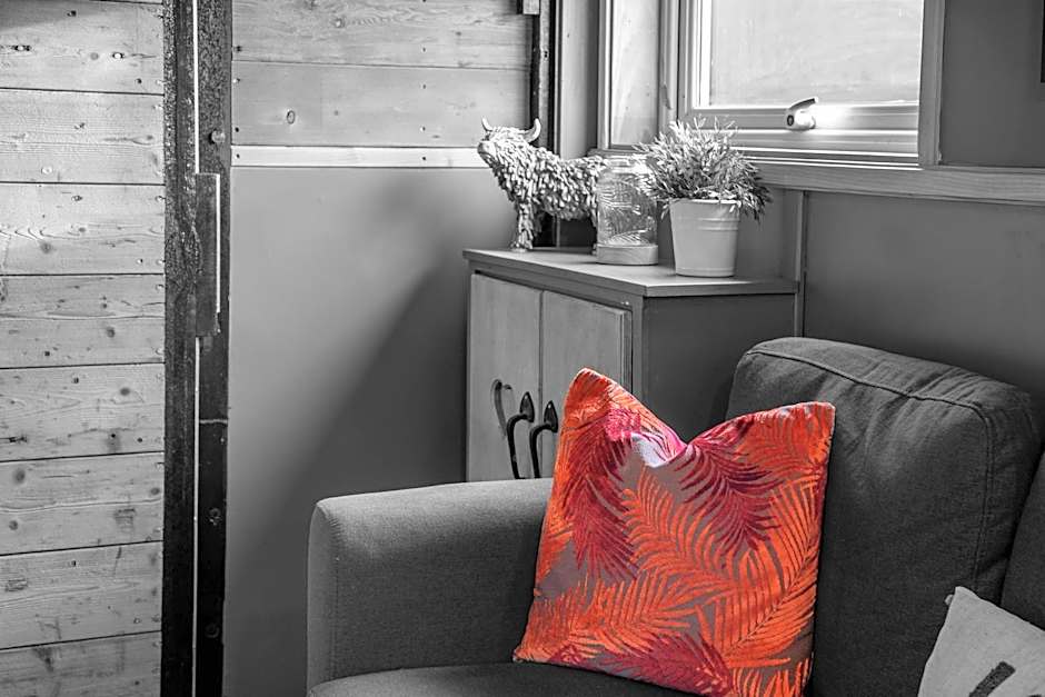 Appin Holiday Homes -Caravans, Lodges, Shepherds Hut and Train Carriage stays