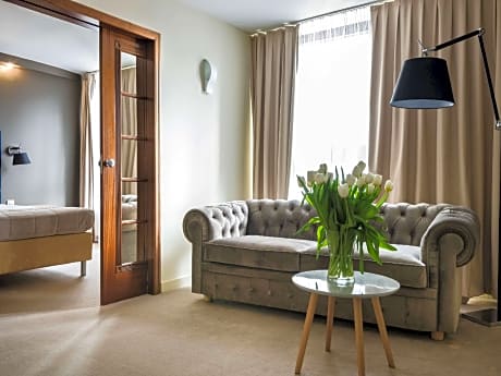 Suite with one double bed and a sofa