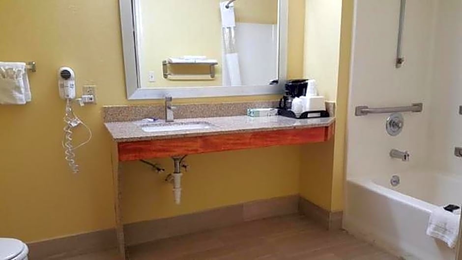 Loyalty Inn Hawkinsville