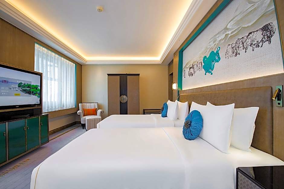 Photo 1 of 9 of Palace 2 Beds