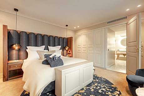 Small Double Room - (Little Room Garden View, Bath)