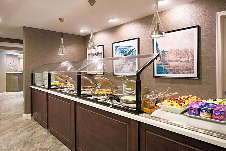 DoubleTree by Hilton Laurel