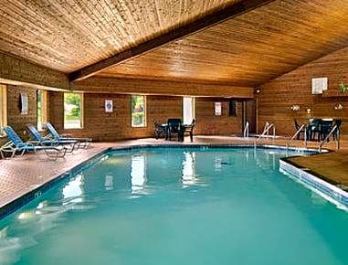 Super 8 by Wyndham Sturgeon Bay