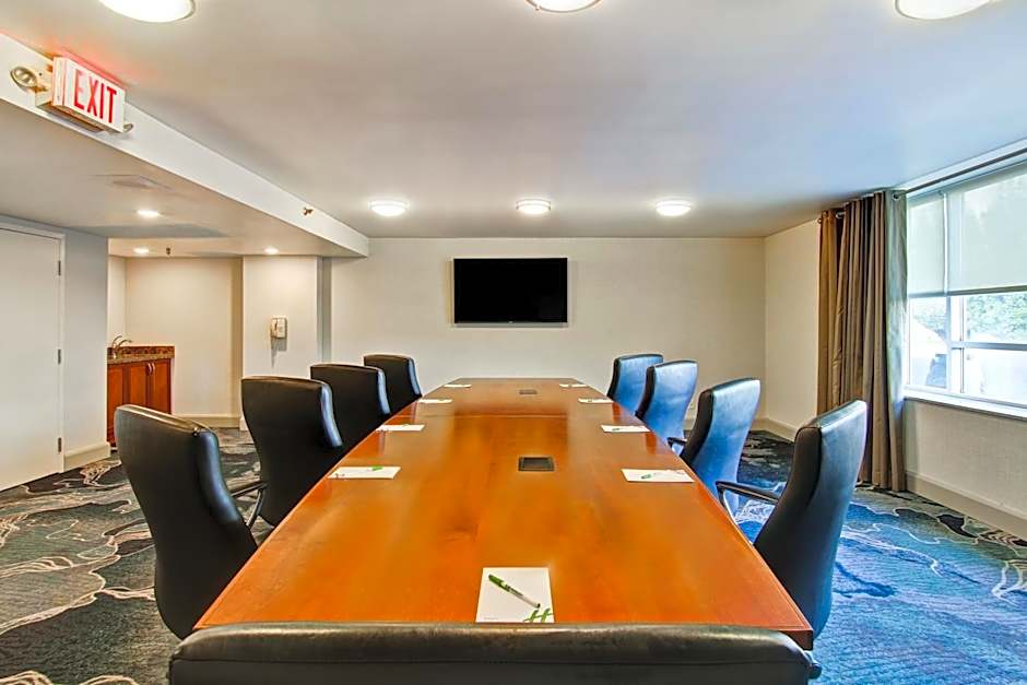 Holiday Inn Oakville Centre By IHG