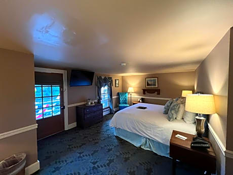 Queen Room - Non-Smoking