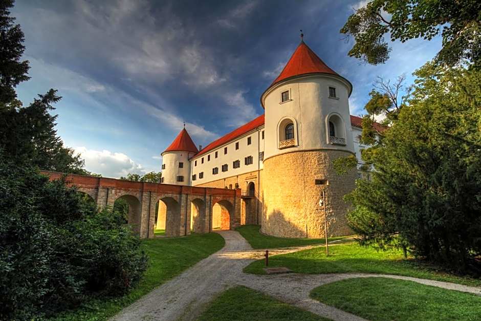 Mokrice Castle Estate