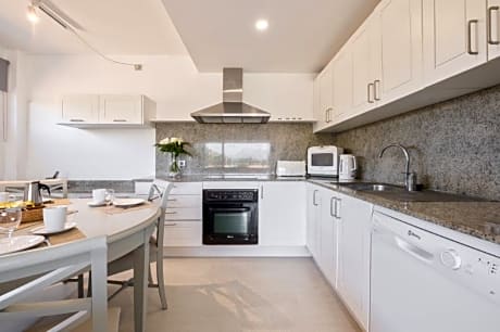 PREMIUM APARTMENT 2 ADULTS + 2 CHILDREN