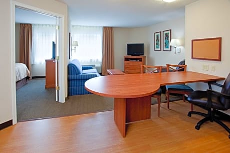 One-Bedroom Queen Suite - Disability Access/Non-Smoking