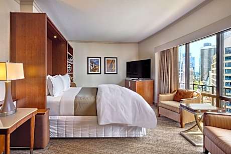 Premium, Guest room, 1 Queen, Partial water view