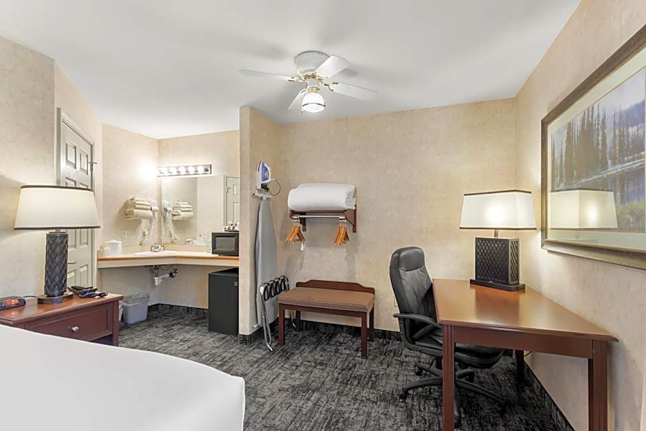 Photo 1 of 6 of Standard 1 King Bed, View