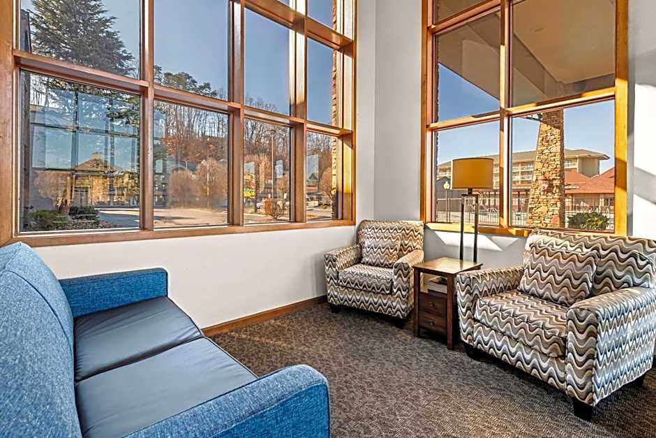 Quality Inn & Suites At Dollywood Lane