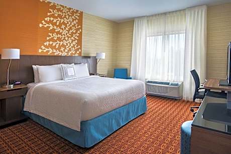 Guest room, 1 King, Street view