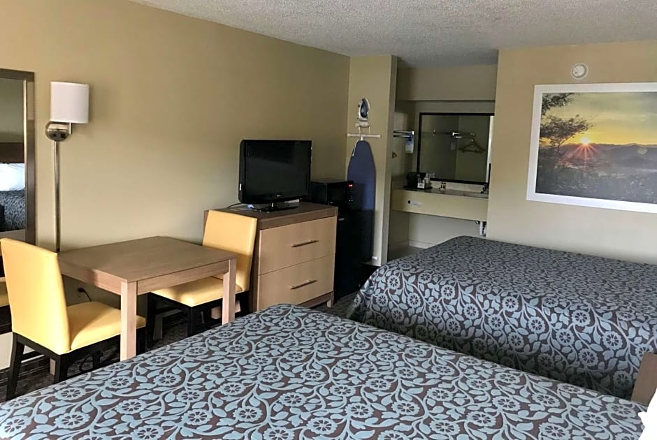 Days Inn By Wyndham Lexington-Columbia