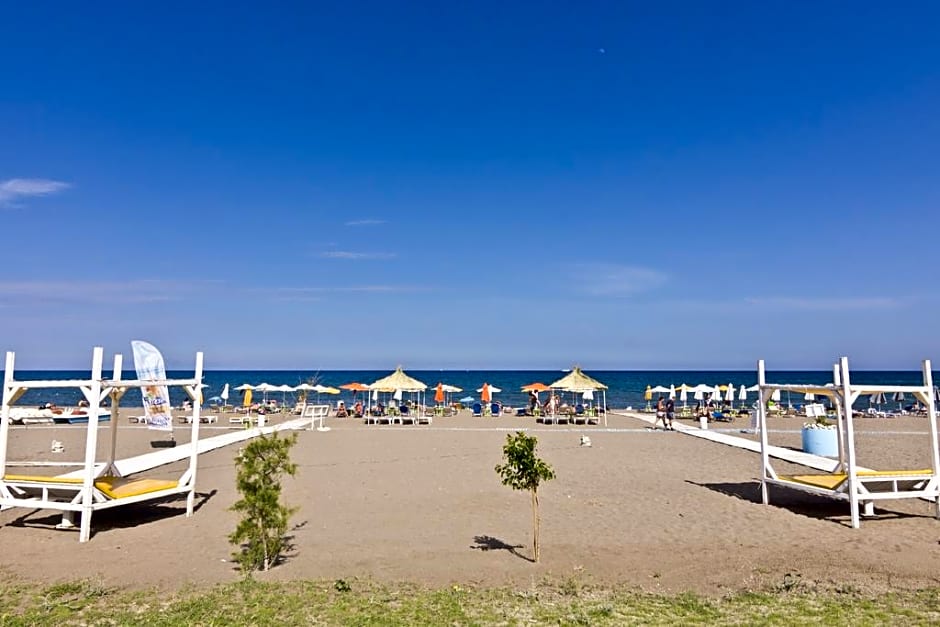 Gregory Peck Beach Break Apartments