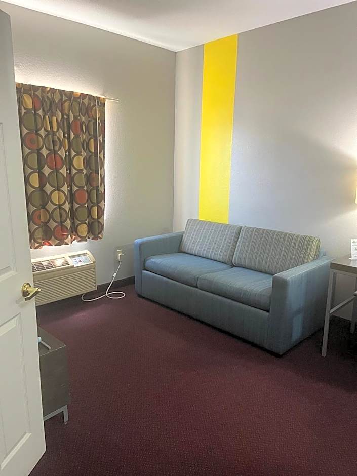 Super 8 by Wyndham Beresford