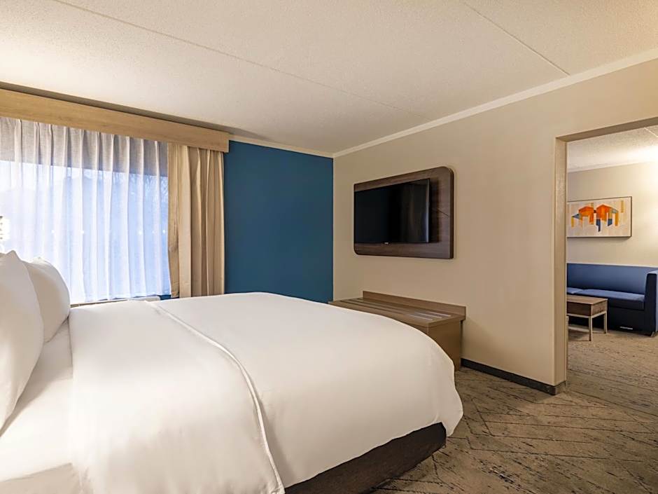 Holiday Inn Express & Suites Greensboro - (I-40 @ Wendover) By IHG