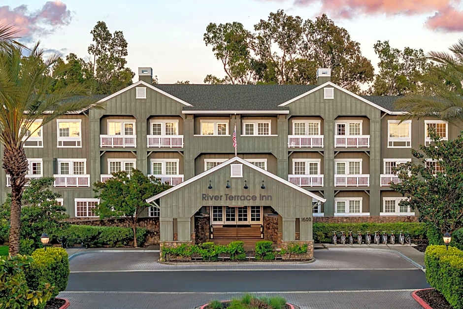 River Terrace Inn