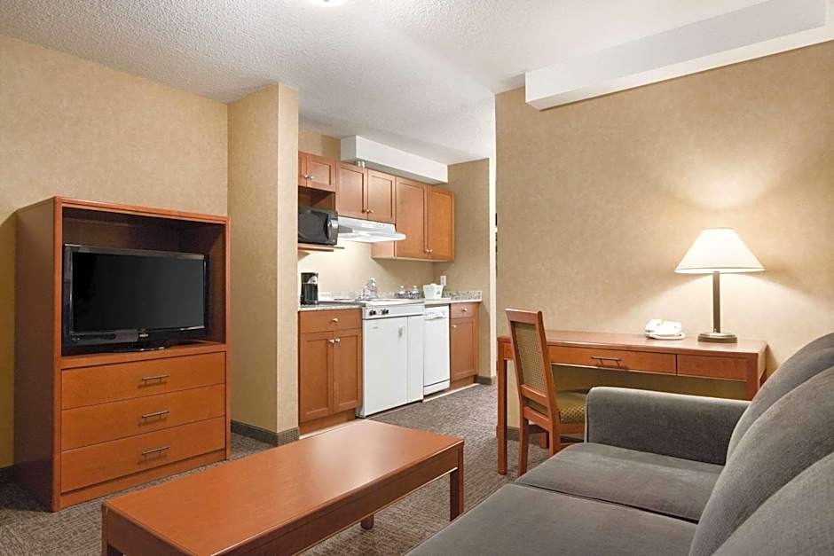 Days Inn & Suites by Wyndham Cochrane