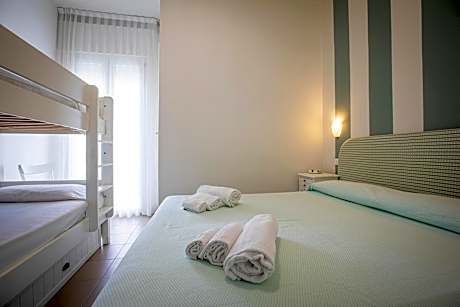 Quadruple Room with Balcony and Sea View