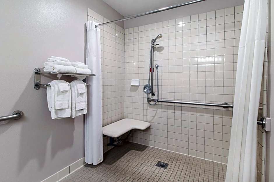 Ramada Bayside Inn & Suites Eureka