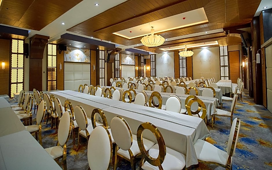 J7 Plaza Hotel