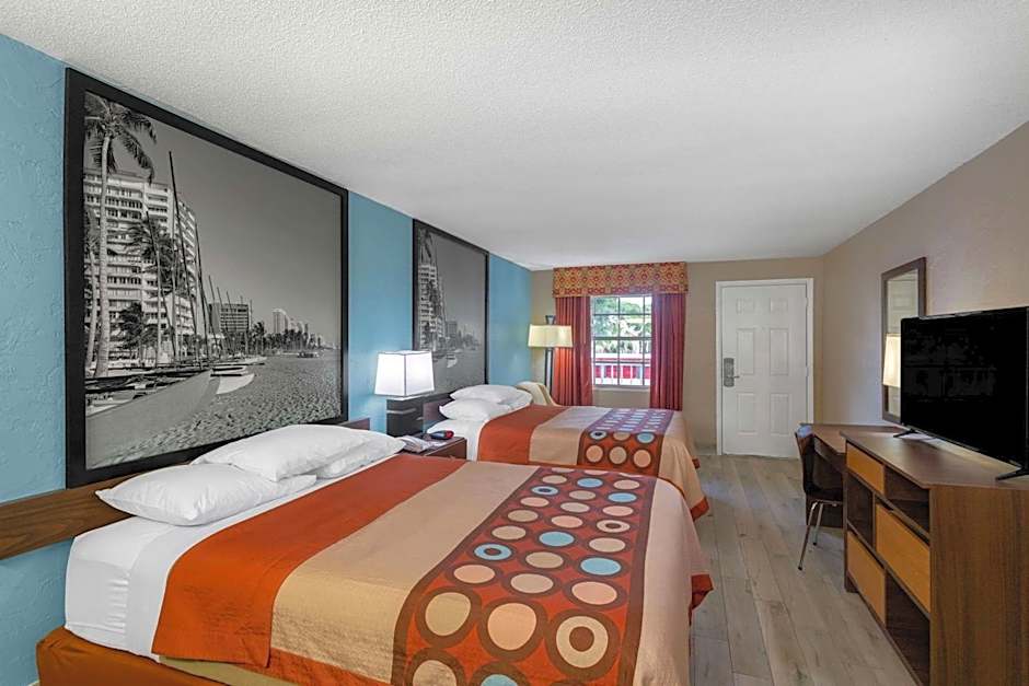 Super 8 by Wyndham Bradenton Sarasota Area