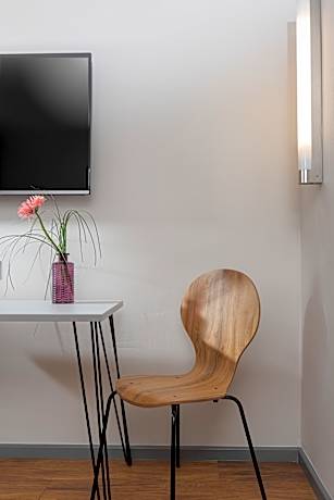 Pure Plus Twin with grab`n go breakfast