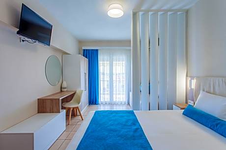 Studio (2 Adults + 2 Children)