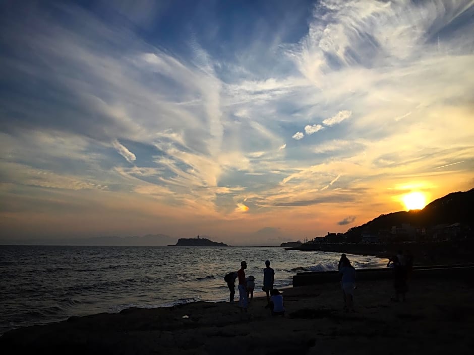 Iza Kamakura Guest House And Bar