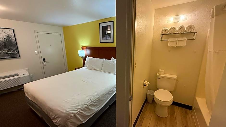 Lakeshore Inn Water Front